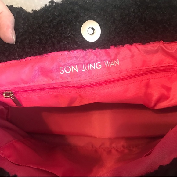 Son Jung Wan Korea Embroidered Navy Shearling Teddy Tote - Picture 6 of 9